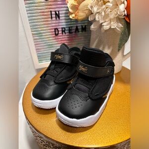 Brand NWOT- Jordan Max Aura 4